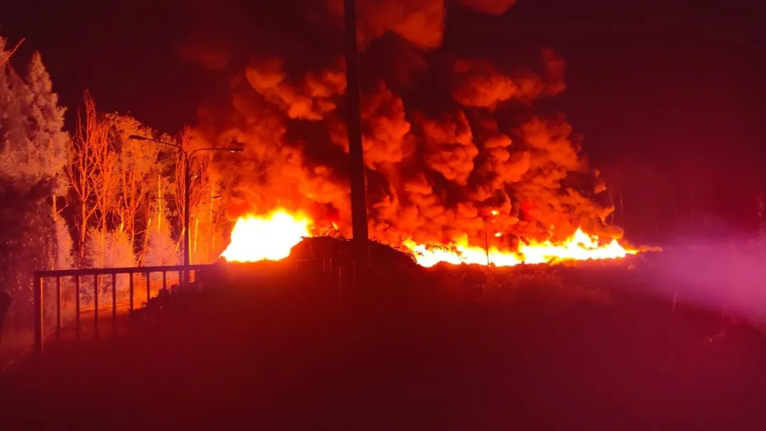 Ponad 60 godzin walki z pożarem w Wilkowie. Strażacy podsumowali działania
