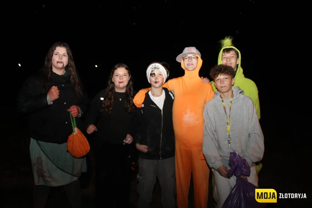 Halloween w Złotoryi. Ulice wypełniły się przebierańcami i hasłem „Cukierek albo psikus!"