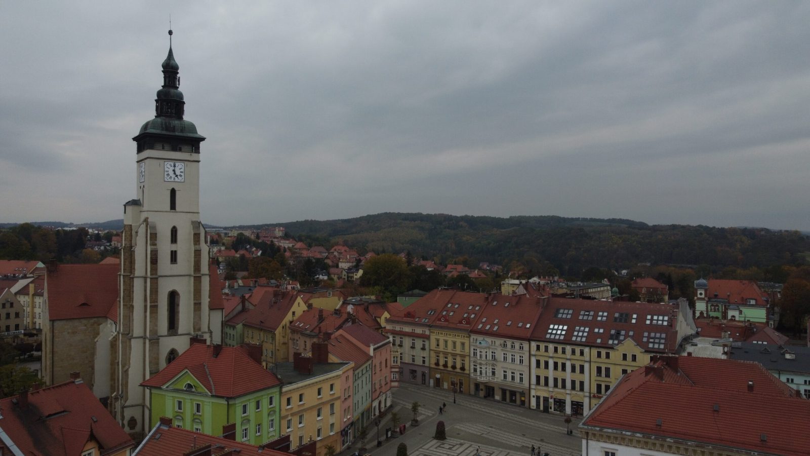 Mieszkańcy Złotoryi spali godzinę krócej. Wszystko przez zmianę czasu