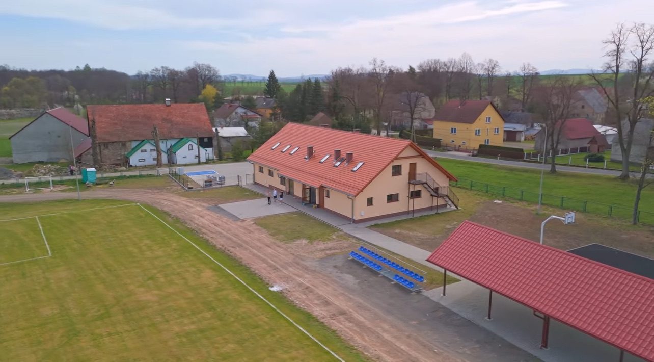 Nowa Wieś Grodziska zyskała sportowe i strażackie serce – nowy kompleks już działa!