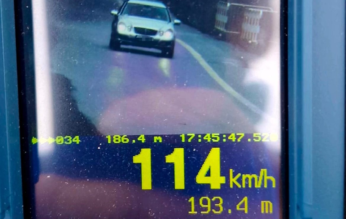 66 przekroczeń prędkości i zatrzymane prawo jazdy. Jeden z kierowców pędził 114 km/h w miejscu, gdzie obowiązywało 40 km/h