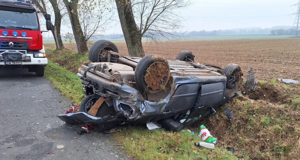 Groźny wypadek na drodze pod Złotoryją. Dwie osoby poszkodowane