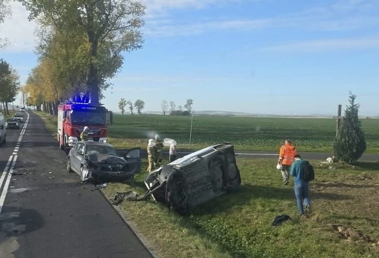 Zderzenie dwóch samochodów osobowych na trasie Złotoryja–Legnica