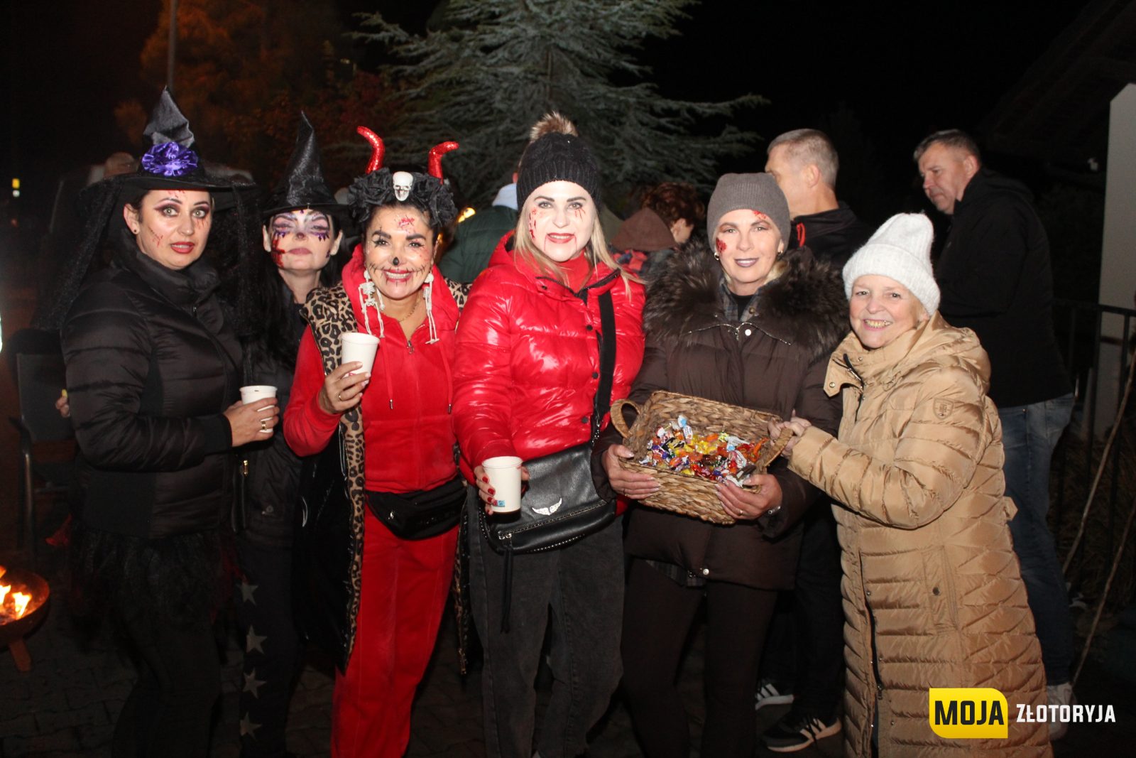 Halloween w Złotoryi. Ulice wypełniły się przebierańcami i hasłem „Cukierek albo psikus!" — zdjęcie 15