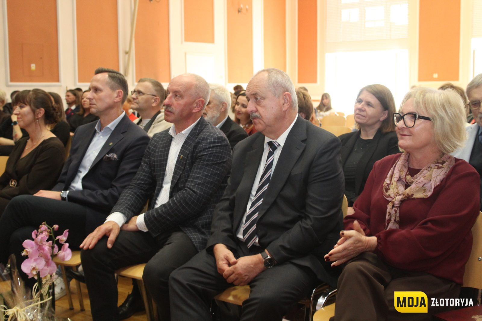Jubileusz pełen wspomnień i wzruszeń. 75-lecie Liceum Ogólnokształcącego im. Jana Pawła II w Złotoryi — zdjęcie 31