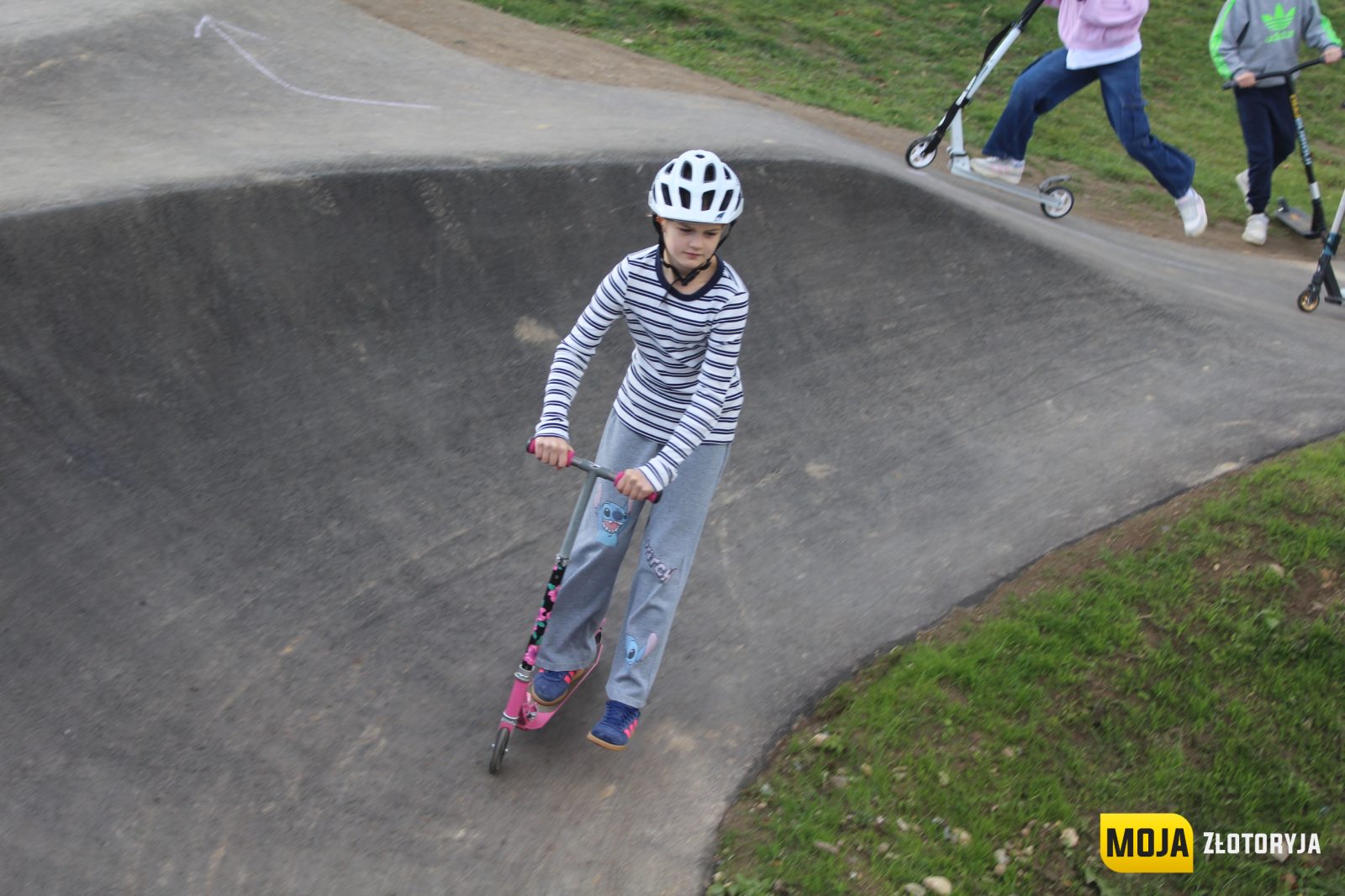 Inwestycja za ponad milion złotych oddana do użytku. Nowy pumptrack czeka na mieszkańców — zdjęcie 33