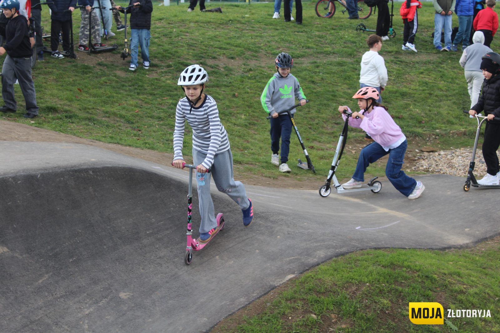 Inwestycja za ponad milion złotych oddana do użytku. Nowy pumptrack czeka na mieszkańców — zdjęcie 32