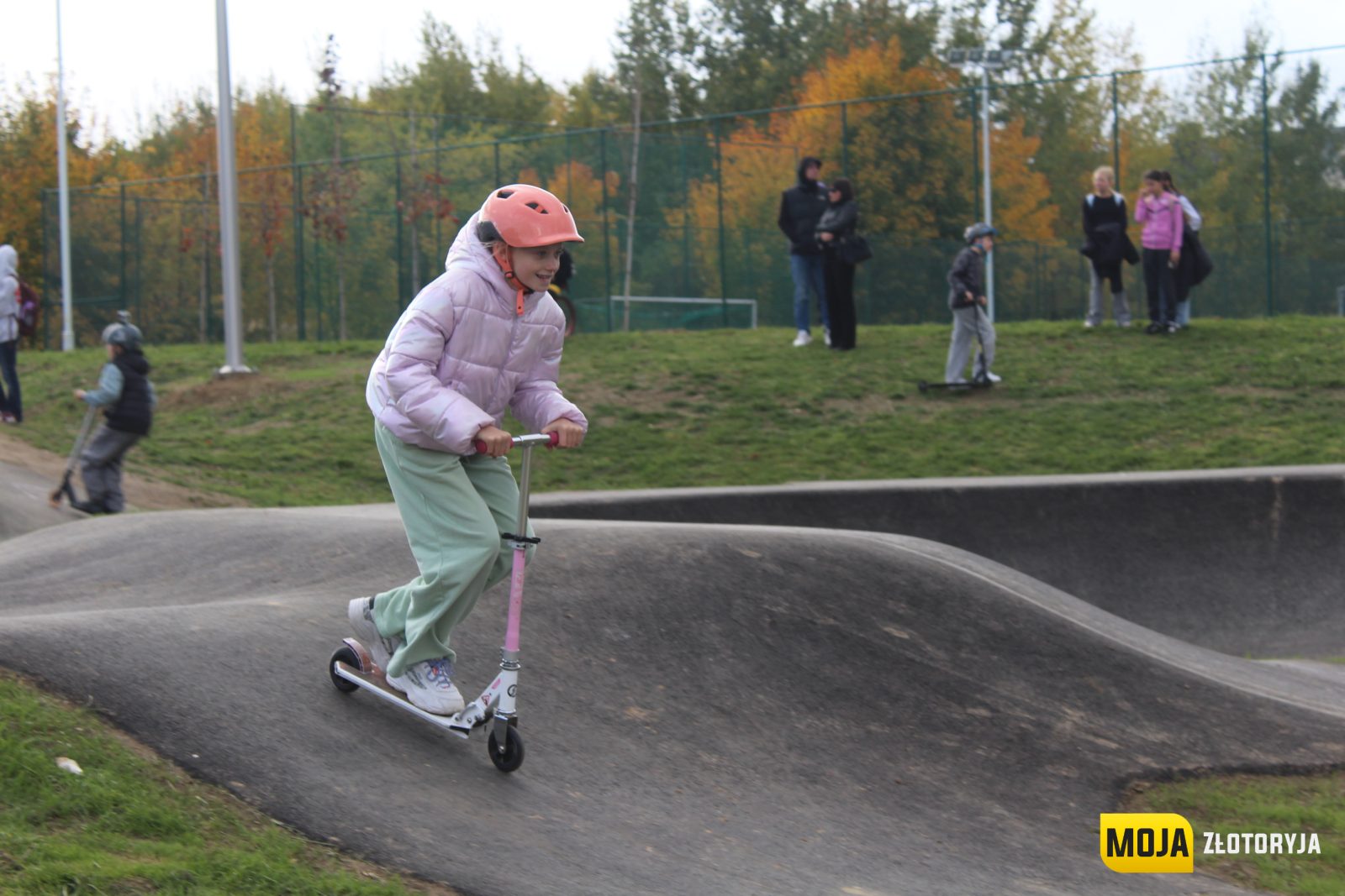Inwestycja za ponad milion złotych oddana do użytku. Nowy pumptrack czeka na mieszkańców — zdjęcie 41