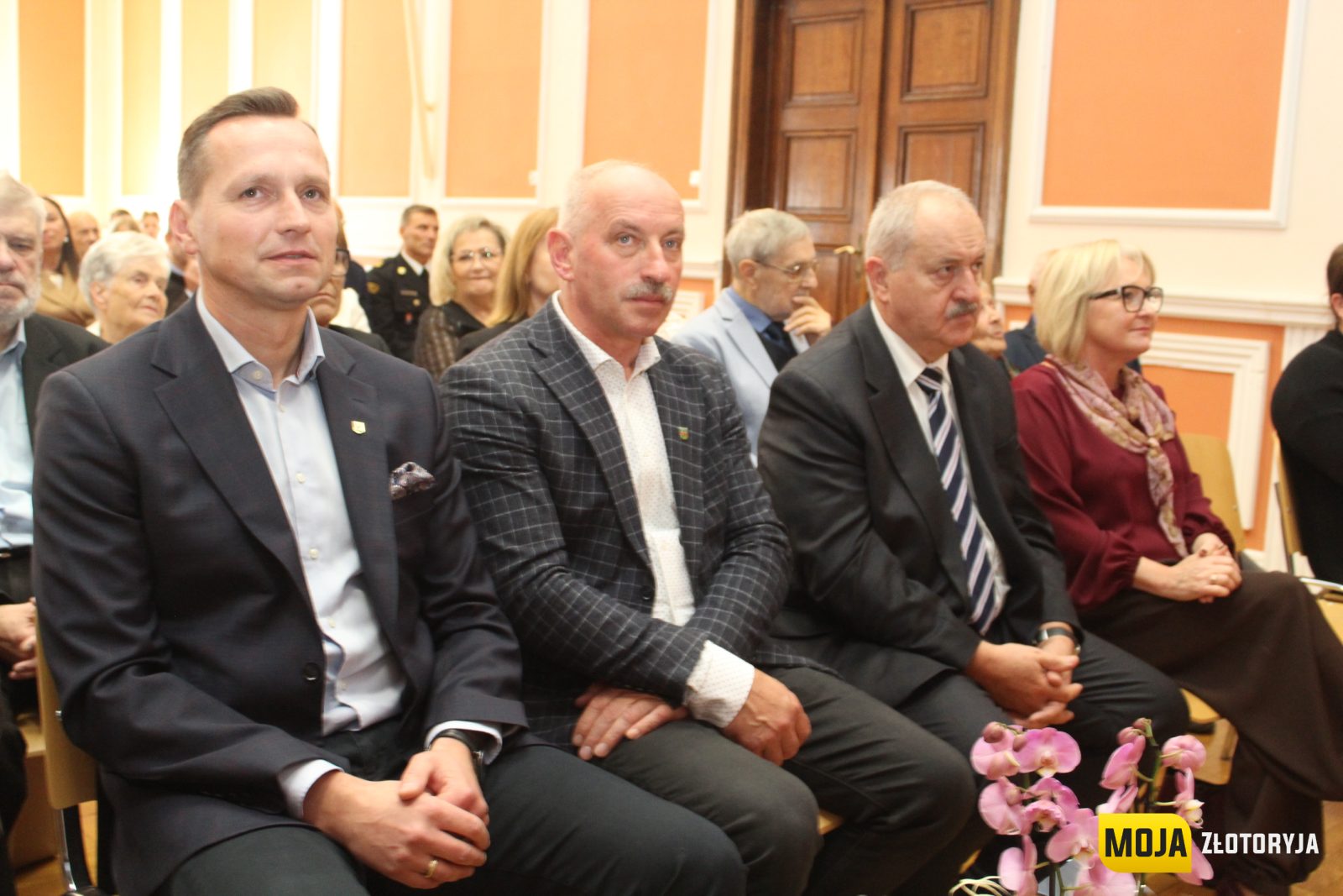 Jubileusz pełen wspomnień i wzruszeń. 75-lecie Liceum Ogólnokształcącego im. Jana Pawła II w Złotoryi — zdjęcie 19