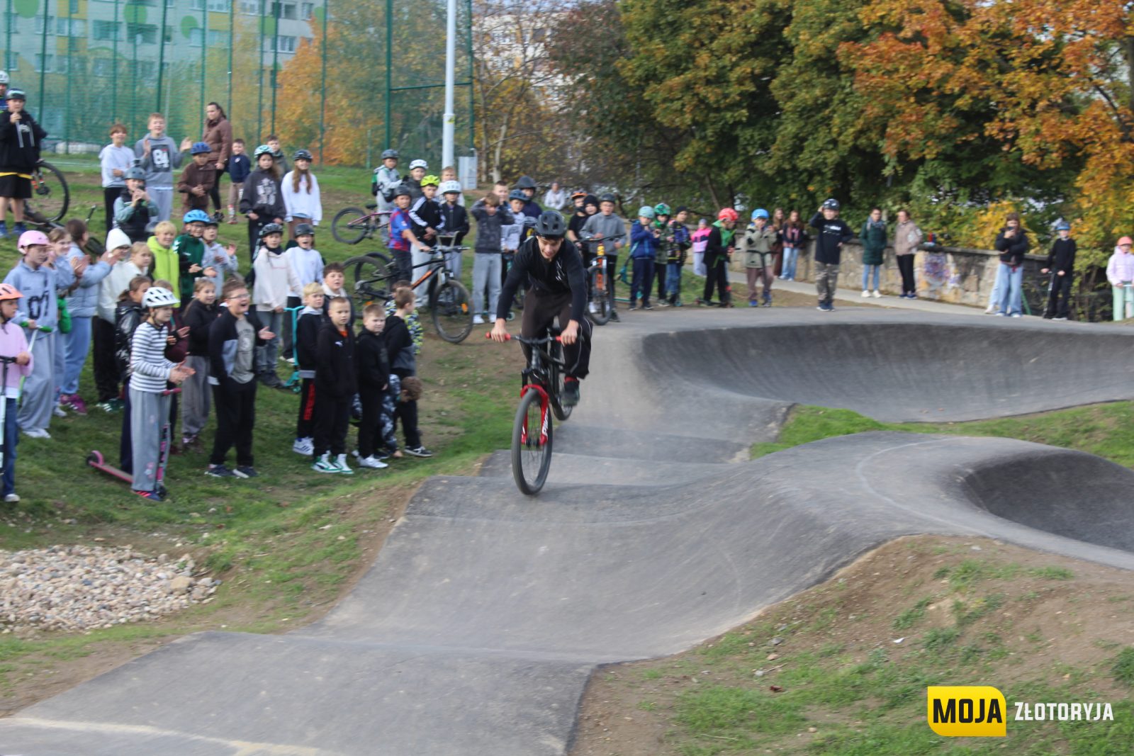 Inwestycja za ponad milion złotych oddana do użytku. Nowy pumptrack czeka na mieszkańców — zdjęcie 27