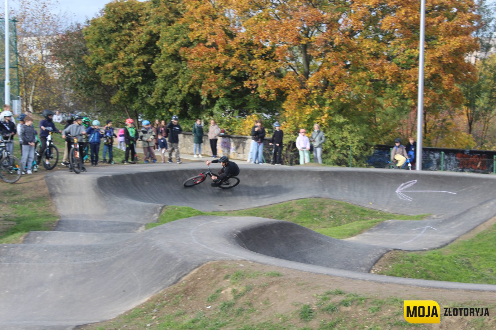 Inwestycja za ponad milion złotych oddana do użytku. Nowy pumptrack czeka na mieszkańców — zdjęcie 24