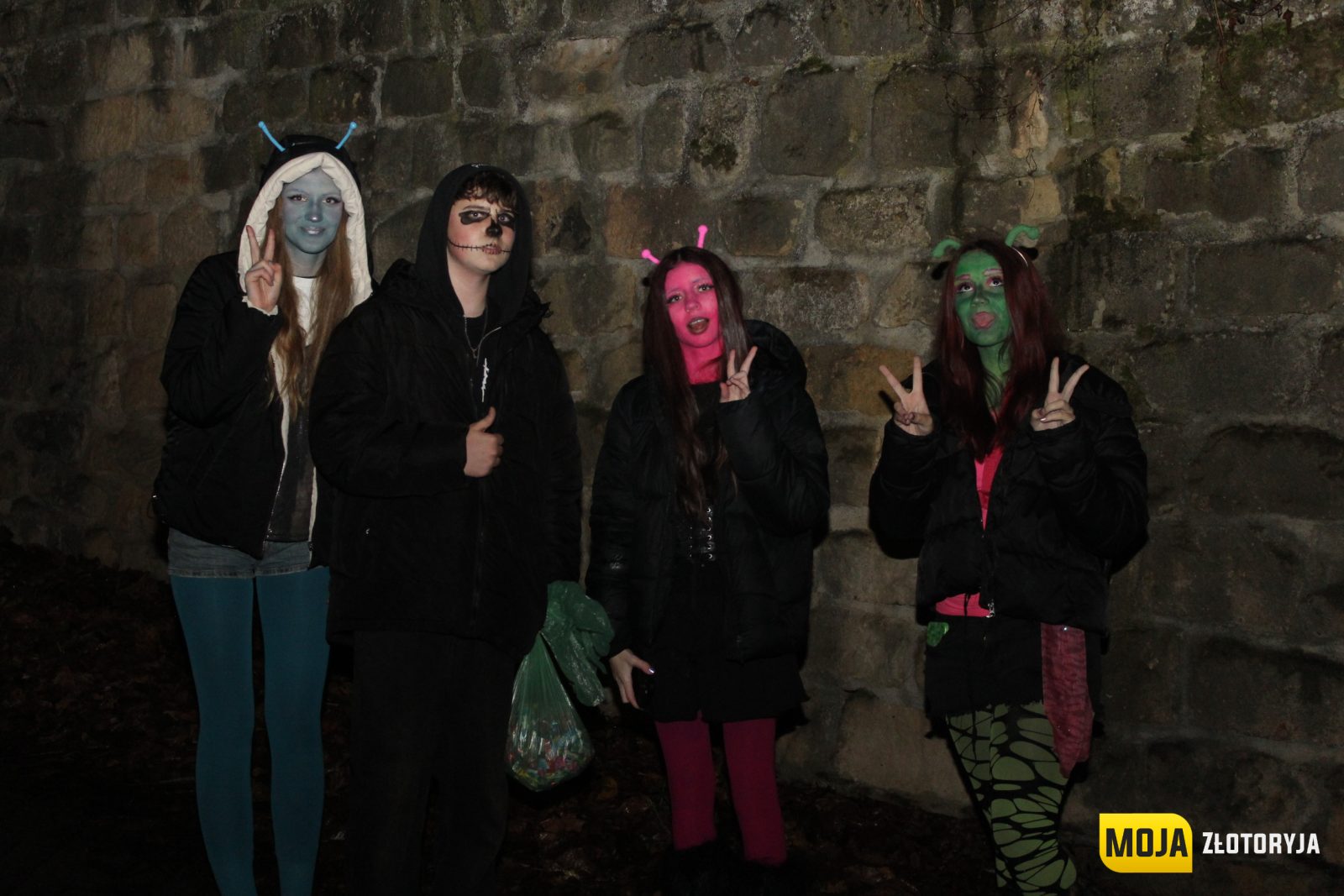Halloween w Złotoryi. Ulice wypełniły się przebierańcami i hasłem „Cukierek albo psikus!" — zdjęcie 21