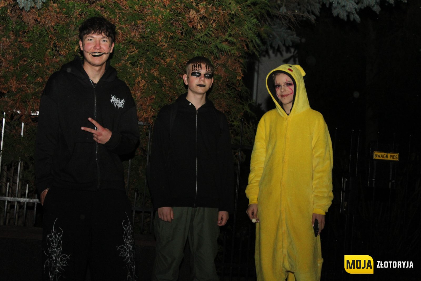 Halloween w Złotoryi. Ulice wypełniły się przebierańcami i hasłem „Cukierek albo psikus!" — zdjęcie 25