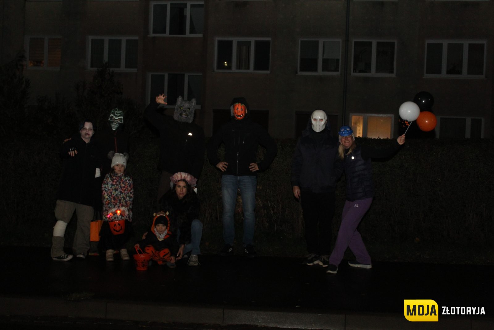 Halloween w Złotoryi. Ulice wypełniły się przebierańcami i hasłem „Cukierek albo psikus!" — zdjęcie 20