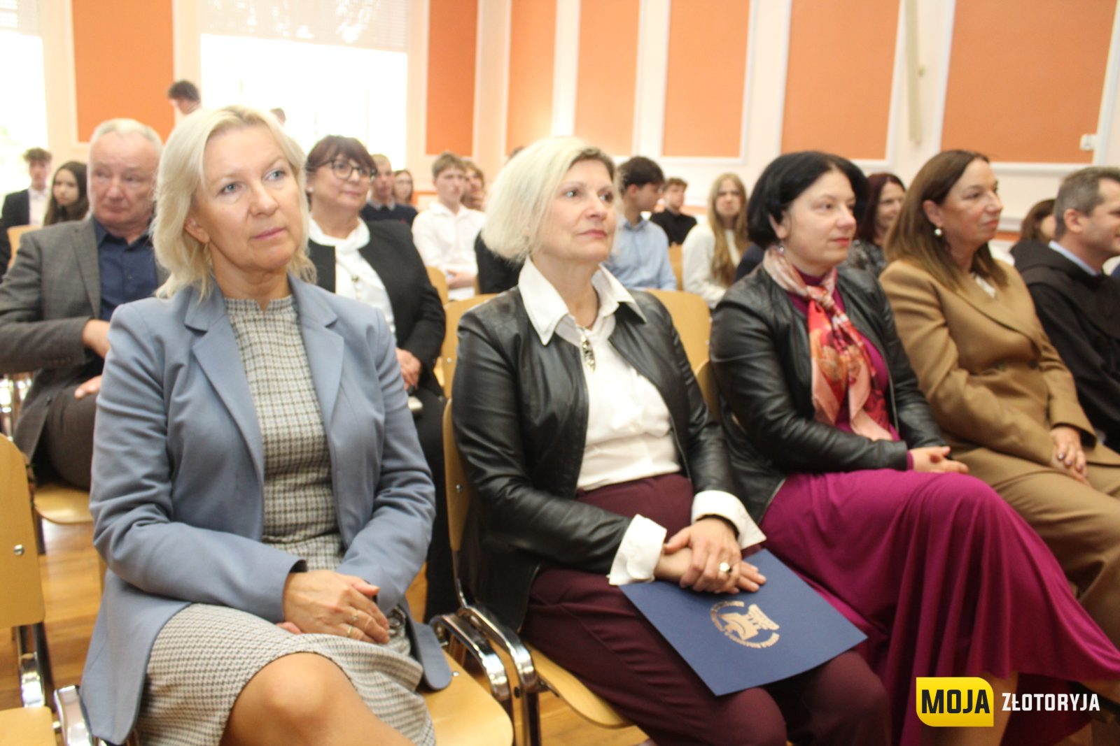 Jubileusz pełen wspomnień i wzruszeń. 75-lecie Liceum Ogólnokształcącego im. Jana Pawła II w Złotoryi — zdjęcie 15