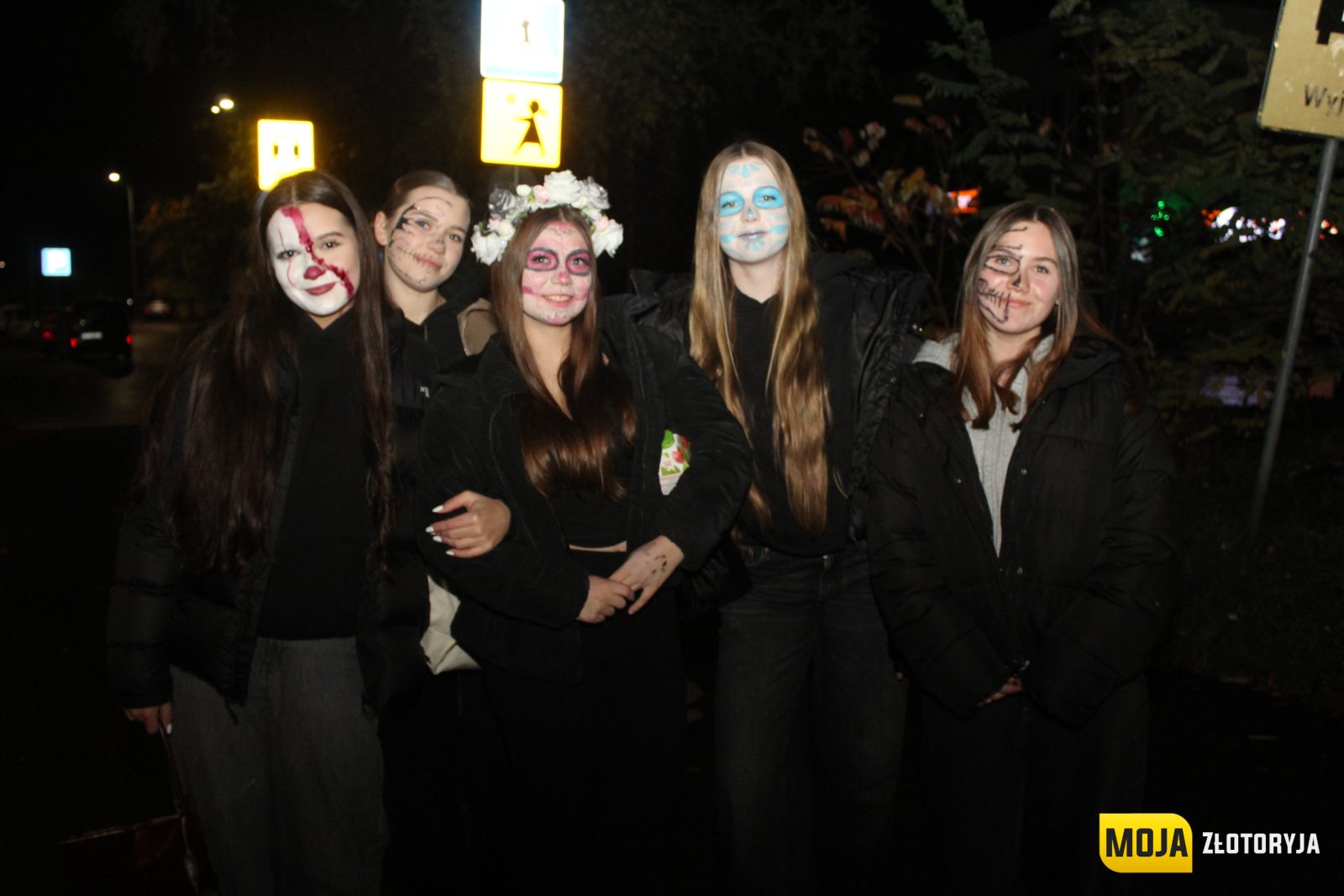Halloween w Złotoryi. Ulice wypełniły się przebierańcami i hasłem „Cukierek albo psikus!" — zdjęcie 19