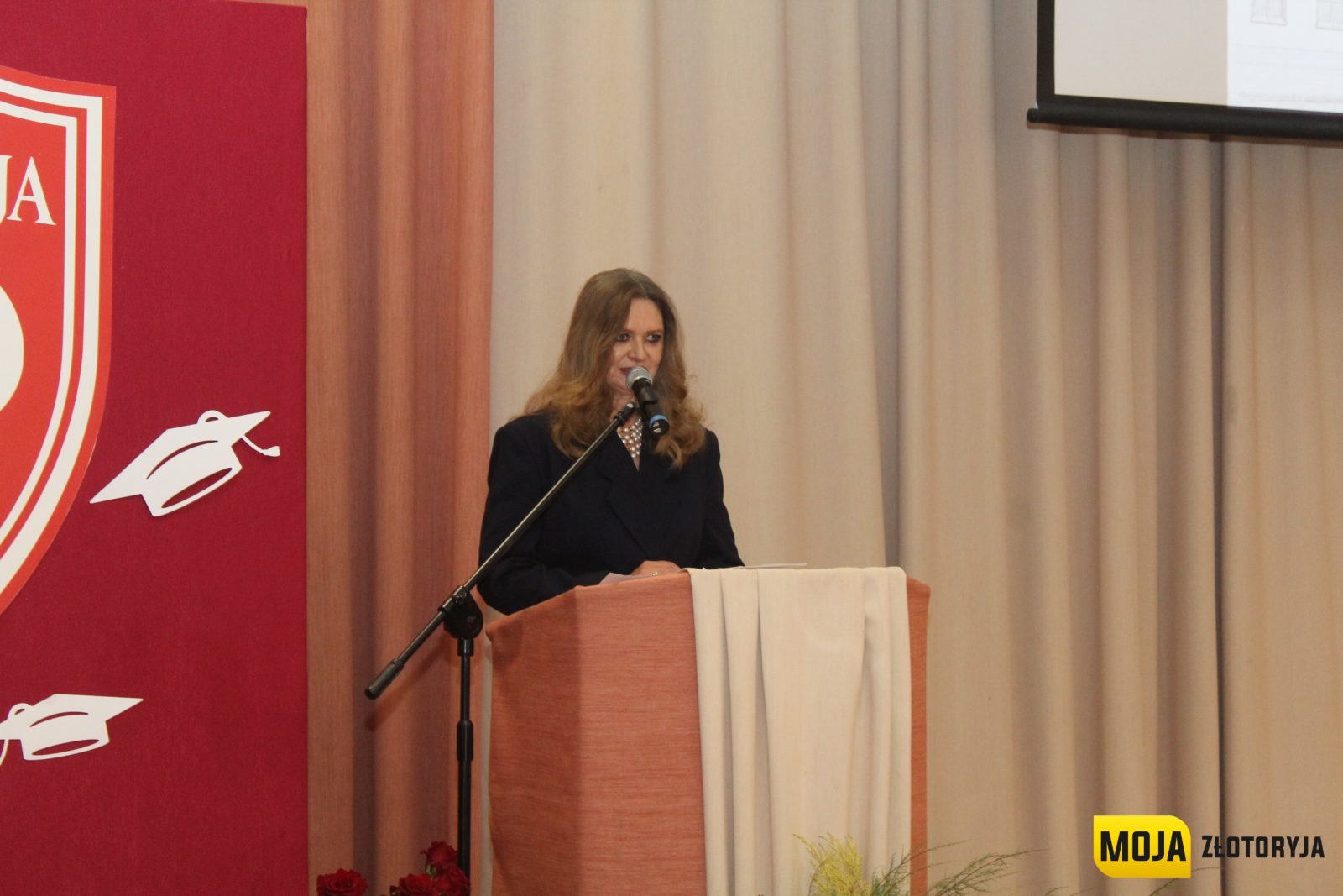 Jubileusz pełen wspomnień i wzruszeń. 75-lecie Liceum Ogólnokształcącego im. Jana Pawła II w Złotoryi — zdjęcie 23