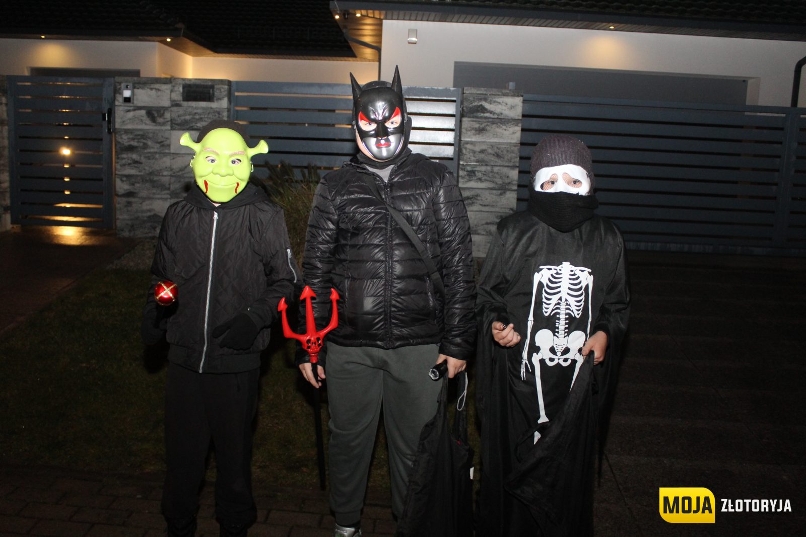 Halloween w Złotoryi. Ulice wypełniły się przebierańcami i hasłem „Cukierek albo psikus!" — zdjęcie 5