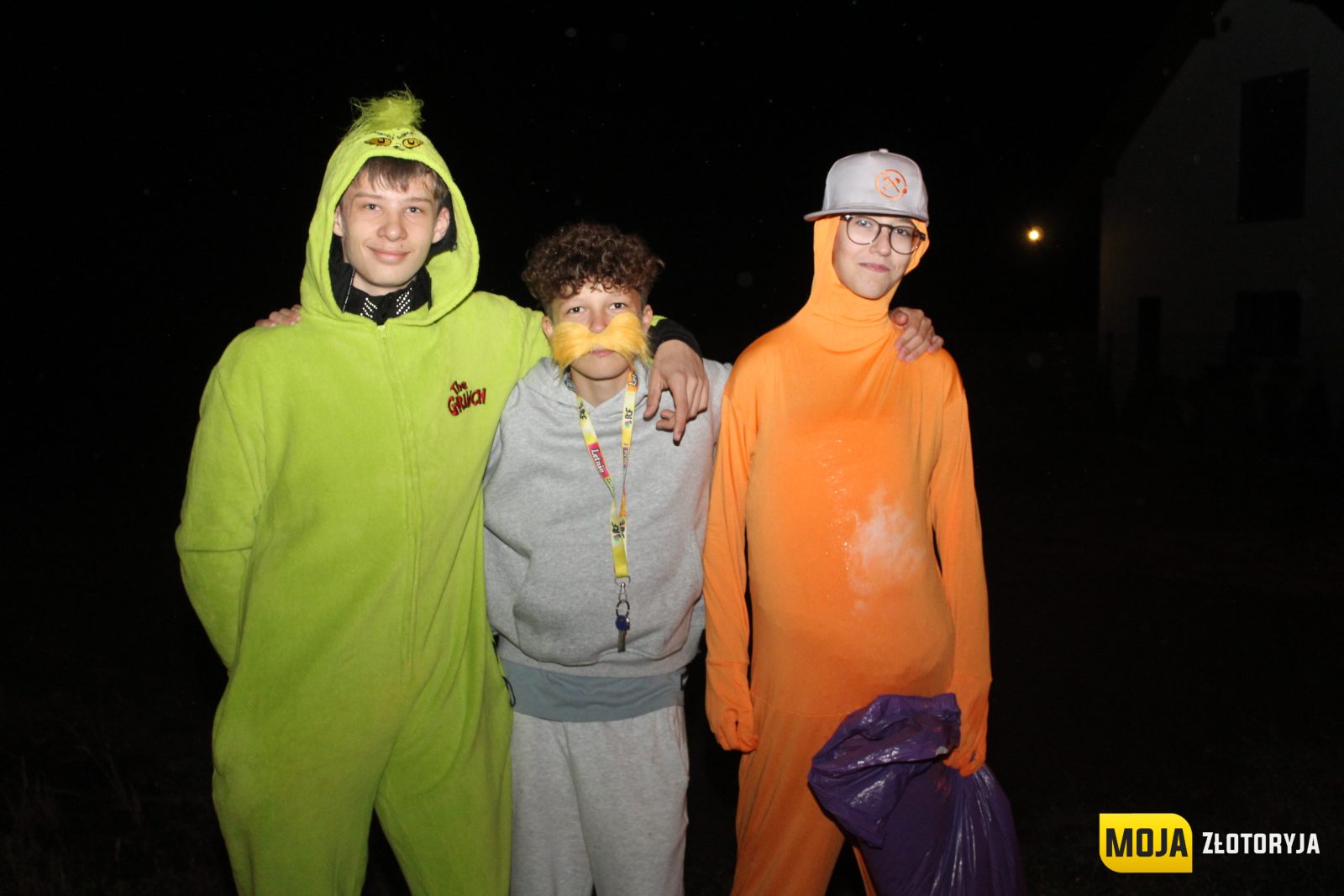 Halloween w Złotoryi. Ulice wypełniły się przebierańcami i hasłem „Cukierek albo psikus!" — zdjęcie 2