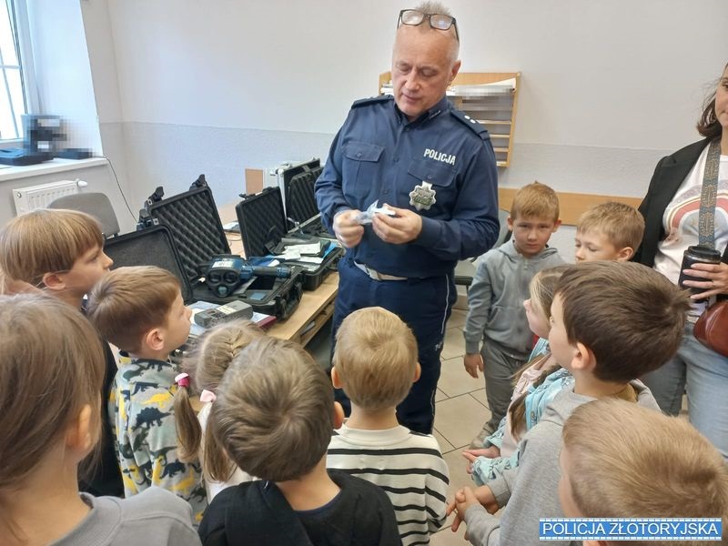 Przedszkolaki odwiedziły Komendę Powiatową Policji w Złotoryi