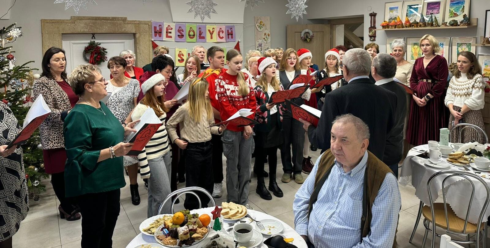 Magia Świąt w Złotoryi: Wigilijne Spotkanie Seniorów z Dziećmi i Gośćmi