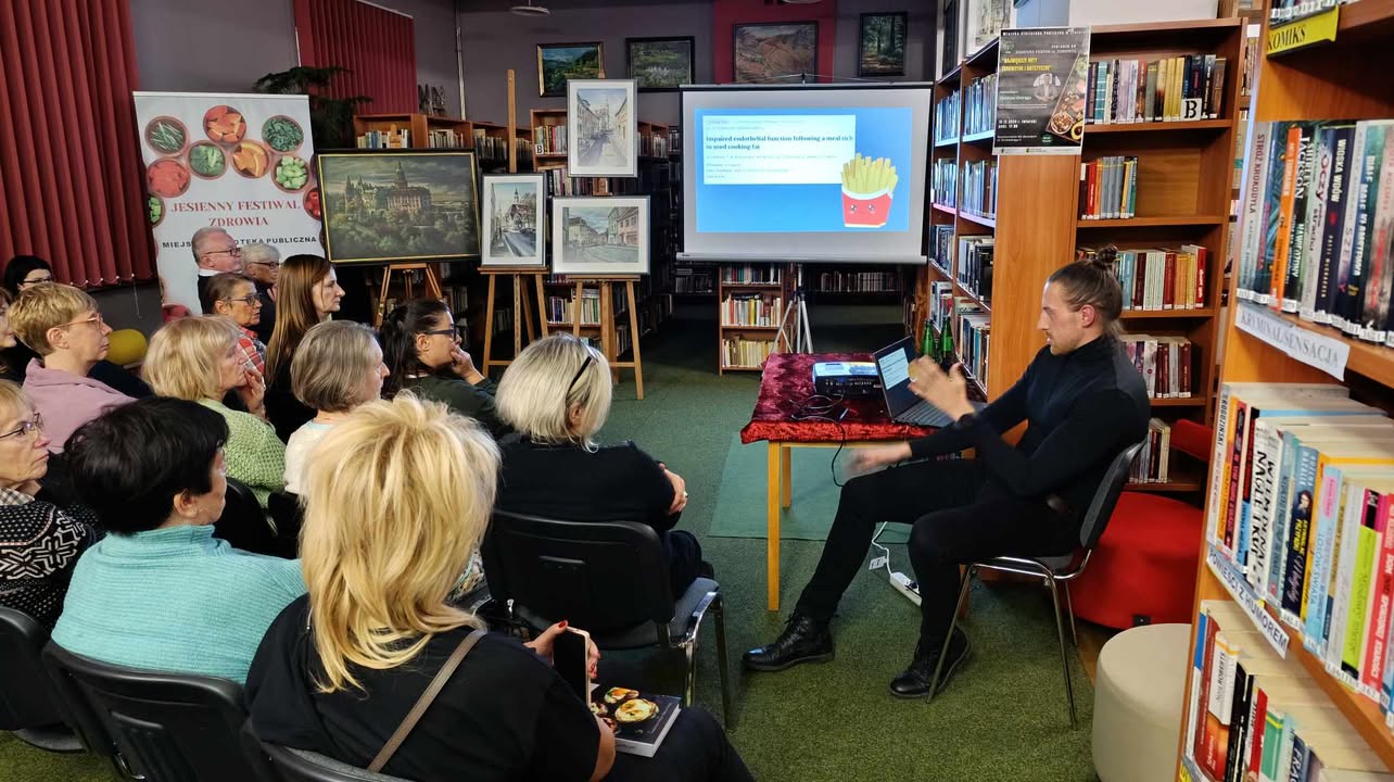 Inspirujące spotkanie z Mateuszem Ostręgą w Złotoryjskiej Bibliotece