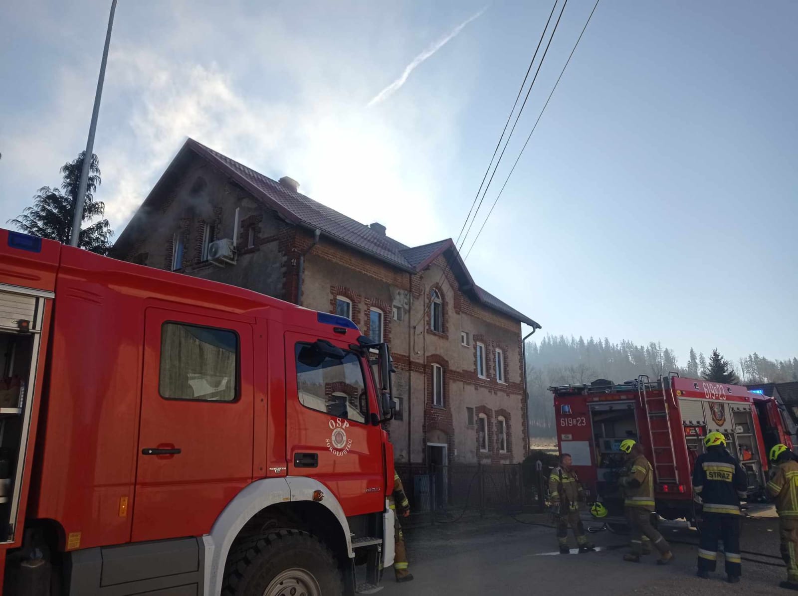 Pożar w Wojcieszowie – szybka akcja strażaków zapobiegła tragedii