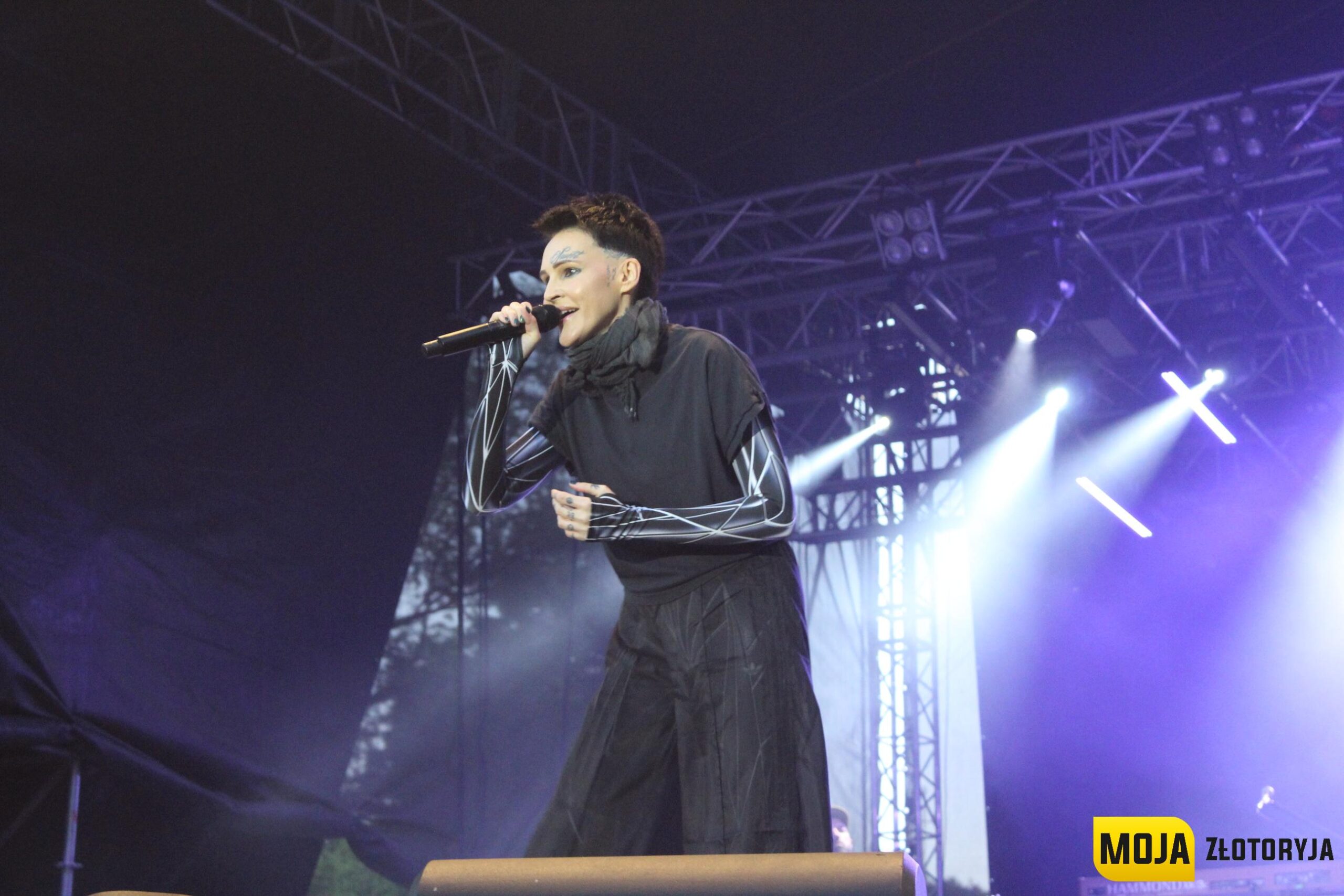 Tłumy nad zalewem w Złotoryi – koncert Agnieszki Chylińskiej przyciągnął tysiące fanów