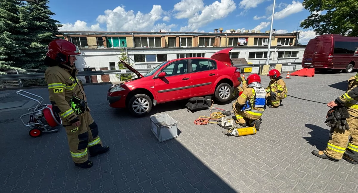 Groźny wyciek gazu na stacji paliw w Złotoryi. Strażacy zapobiegli tragedii
