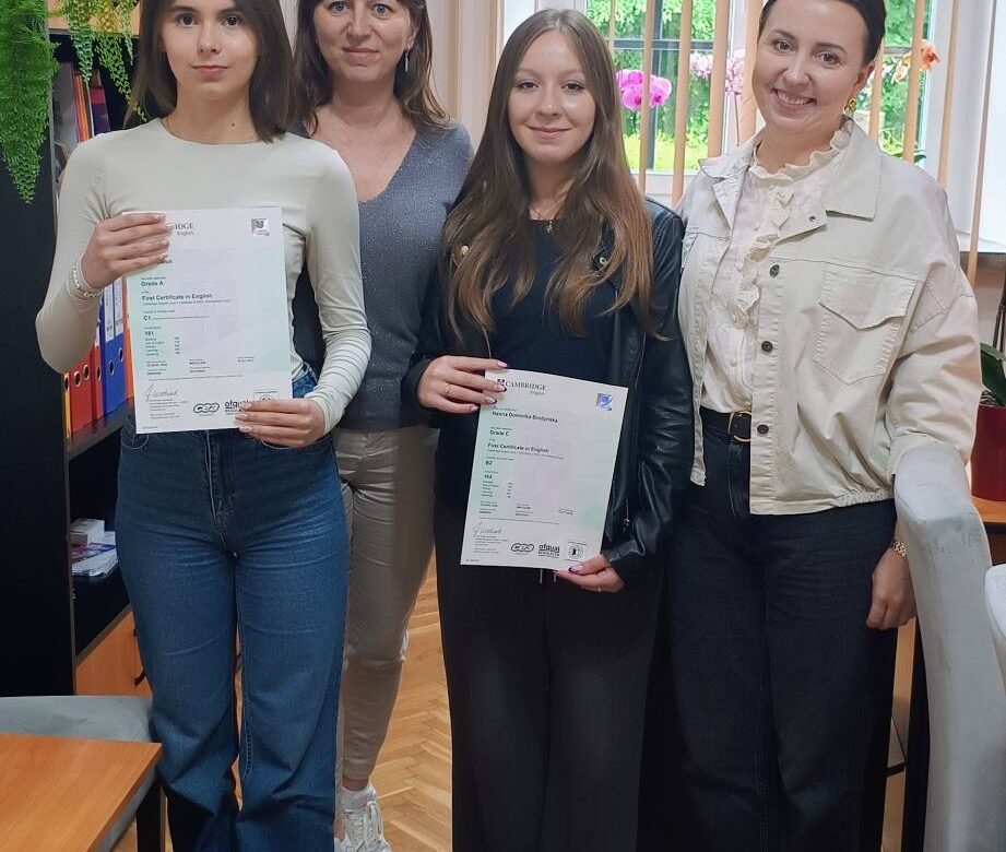 Sukces językowy uczennic Liceum Ogólnokształcącego im. Jana Pawła II w Złotoryi!