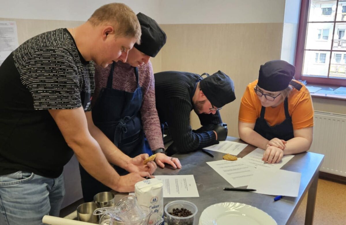Międzynarodowe warsztaty cukiernicze w ZAZ Świerzawa – pasja, integracja i rozwój kompetencji