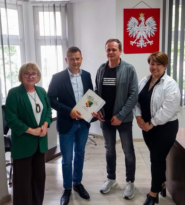 Nowa inwestycja społeczna w Powiecie Złotoryjskim! Podpisano umowę na realizację mieszkania treningowego w Świerzawie
