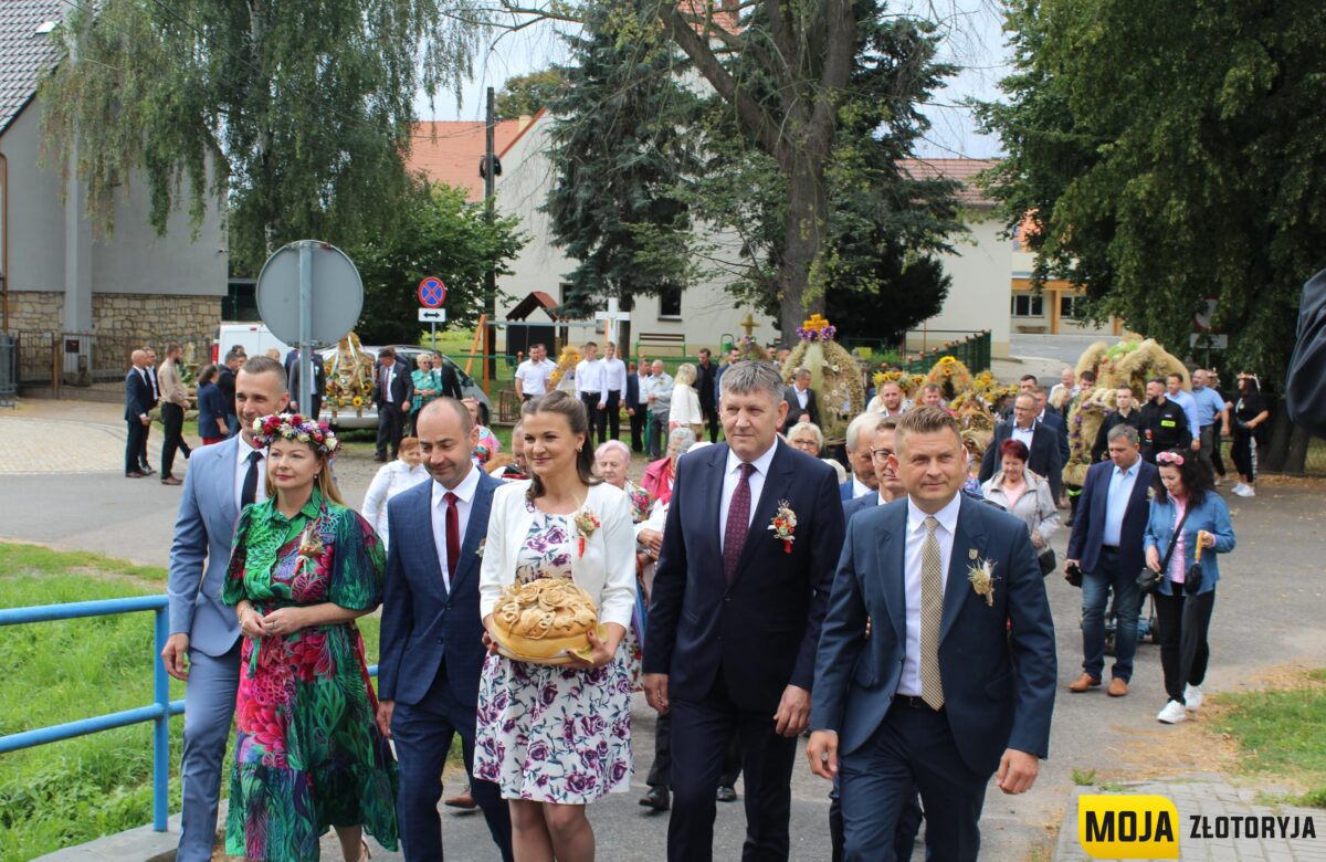 Deszcz nie zatrzymał radości – Dożynki w Zagrodnie na medal