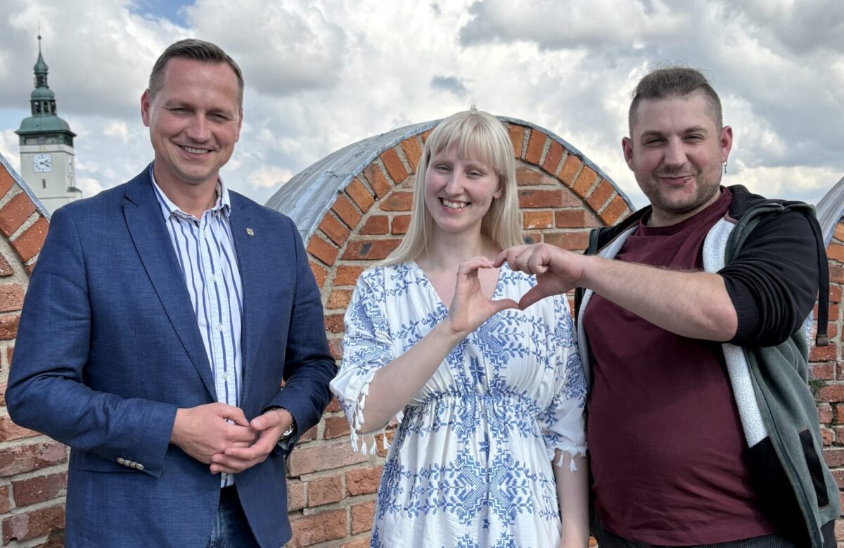 Rok po zawarciu ślubu udzielonego przez burmistrza – wrócili do Złotoryi na romantyczny obiad pod chmurami