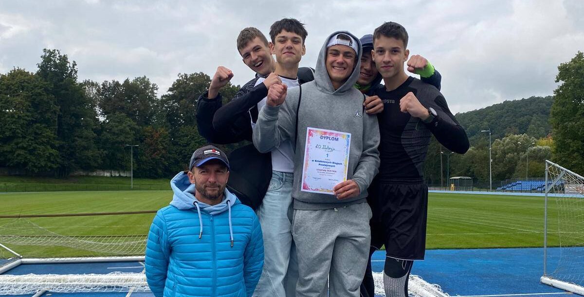 LO im. Jana Pawła II zdominowało sztafety przełajowe!