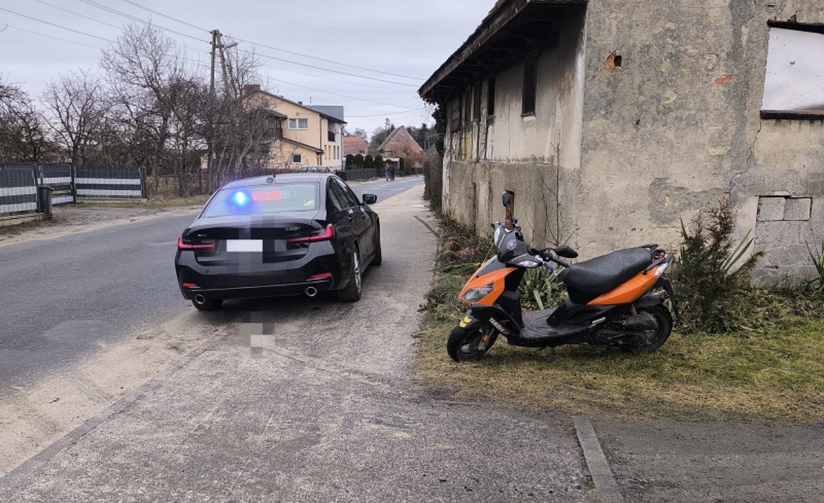 Motorowerzysta chciał uniknąć kontroli drogowej￼ – został zatrzymany a pojazd zabezpieczony ￼￼