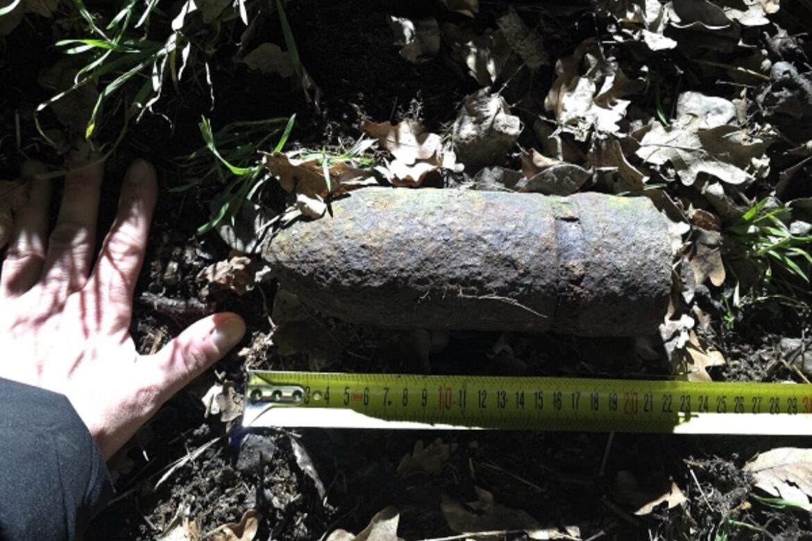 Niebezpieczne znalezisko w powiecie złotoryjskim. Policja apeluje o ostrożność!