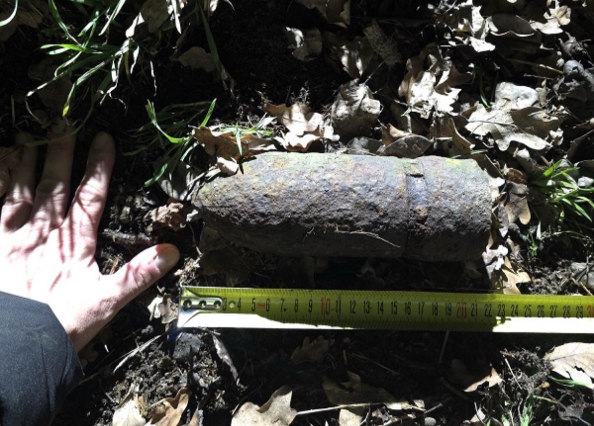 Niebezpieczne znalezisko w powiecie złotoryjskim. Policja apeluje o ostrożność!