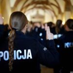 W Sali Rycerskiej wrocławskiego ratusza, 134 nowo przyjętych policjantów garnizonu dolnośląskiego wypowiedziało słowa roty ślubowania.