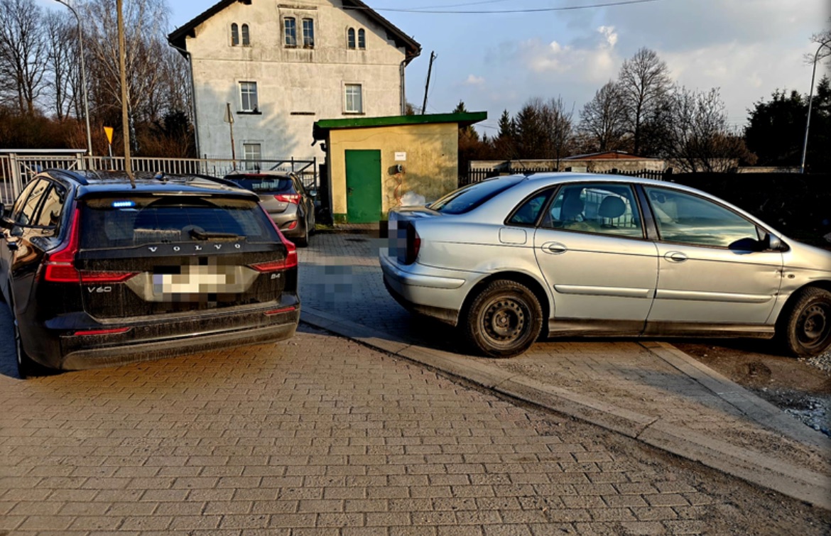Czujność mieszkańca zapobiegła tragedii. nietrzeźwy kierowca zatrzymany przez policjantów