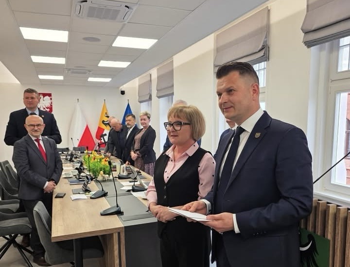 Uhonorowano zasłużonych dla regionu podczas sesji Rady Powiatu