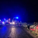 Dachowanie auta w okolicy Wojciechowa. Dwie osoby poszkodowane