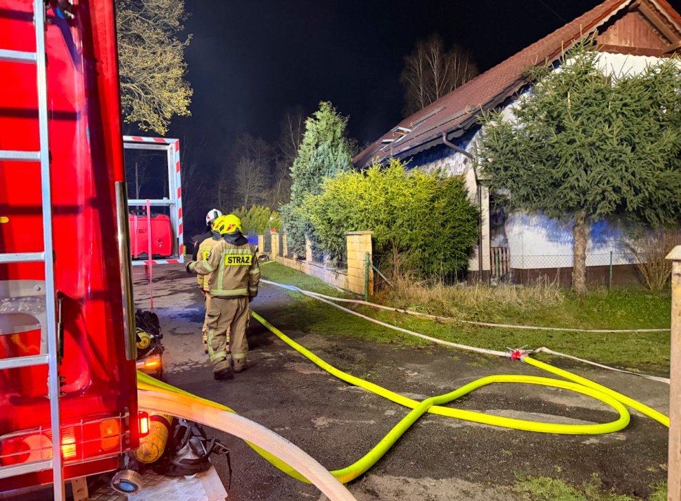 Nocne alarmy w powiecie złotoryjskim – ponad cztery godziny walki z ogniem
