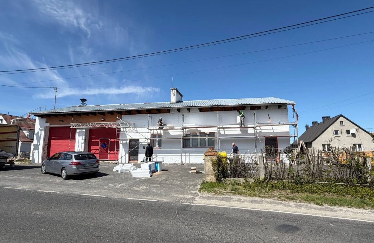 Trwa remont strażnicy OSP w Olszanicy – lepsze warunki dla lokalnej społeczności