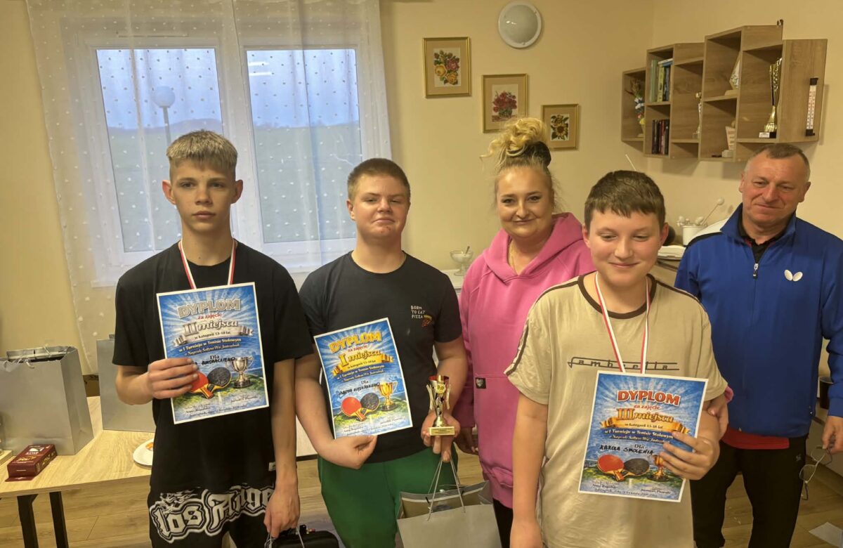 Rakietki w ruch, emocje przy stole – Jastrzębnik rozegrał swój pierwszy turniej!