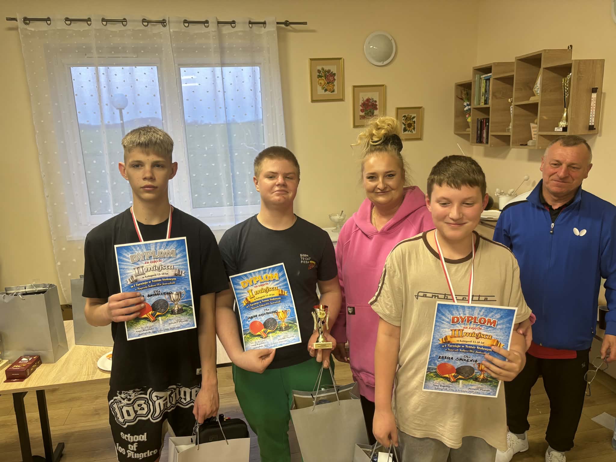 Rakietki w ruch, emocje przy stole – Jastrzębnik rozegrał swój pierwszy turniej!