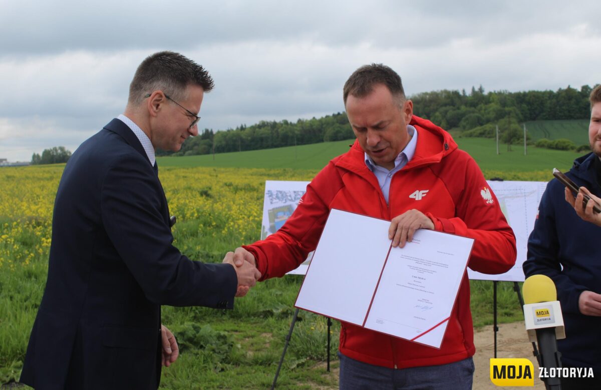 „Orzeł wylądował w Złotoryi”. Ponad 2,6 miliona złotych z Ministerstwa Sportu na nowe pełnowymiarowe boisko