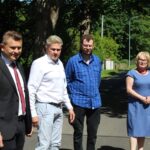 Starosta Rafał Miara wraz z Wicestarostą odebrali naprawione odcinki drogi w Proboszczowie