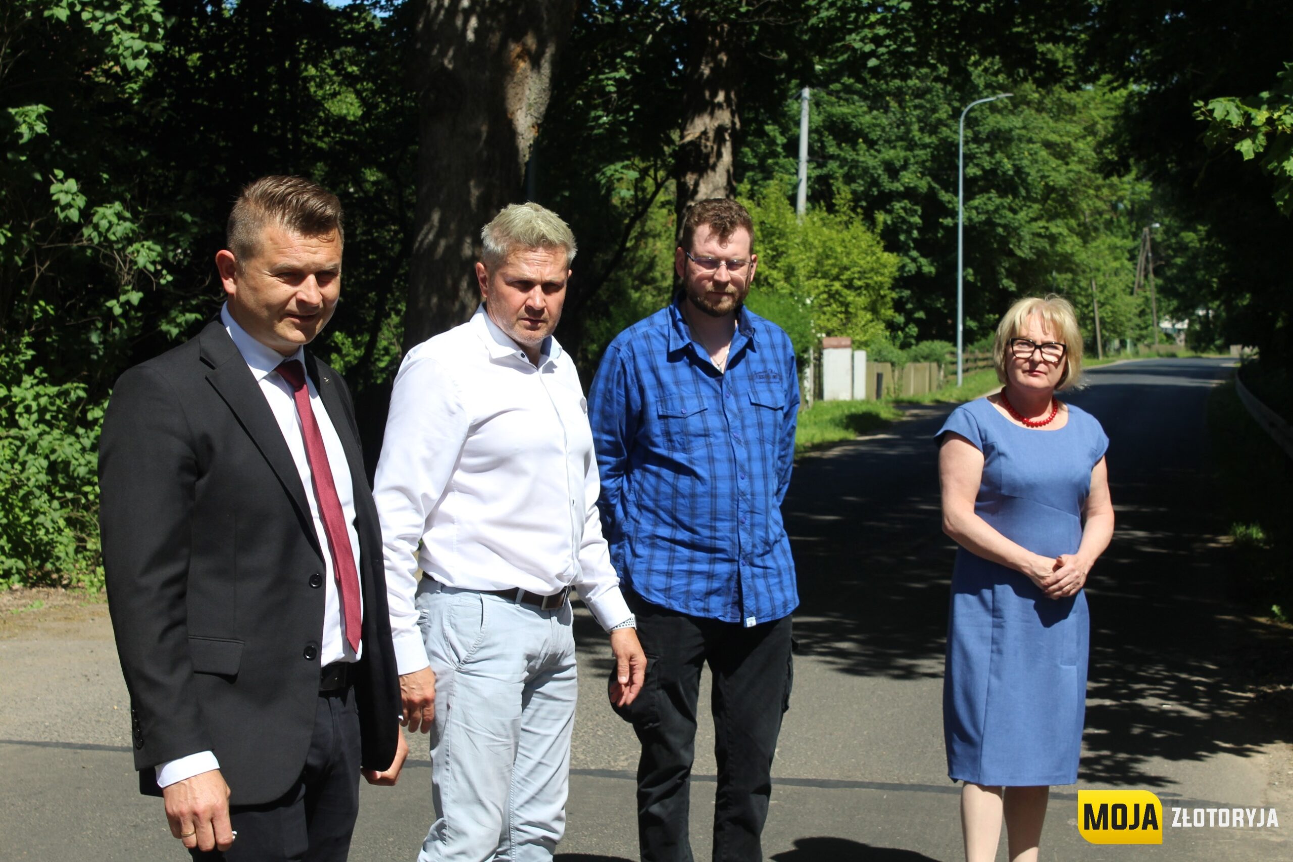 Starosta Rafał Miara wraz z Wicestarostą odebrali naprawione odcinki drogi w Proboszczowie