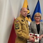 Wicestarosta Beata Gralak przekazała słodki upominek dla złotoryjskich strażaków